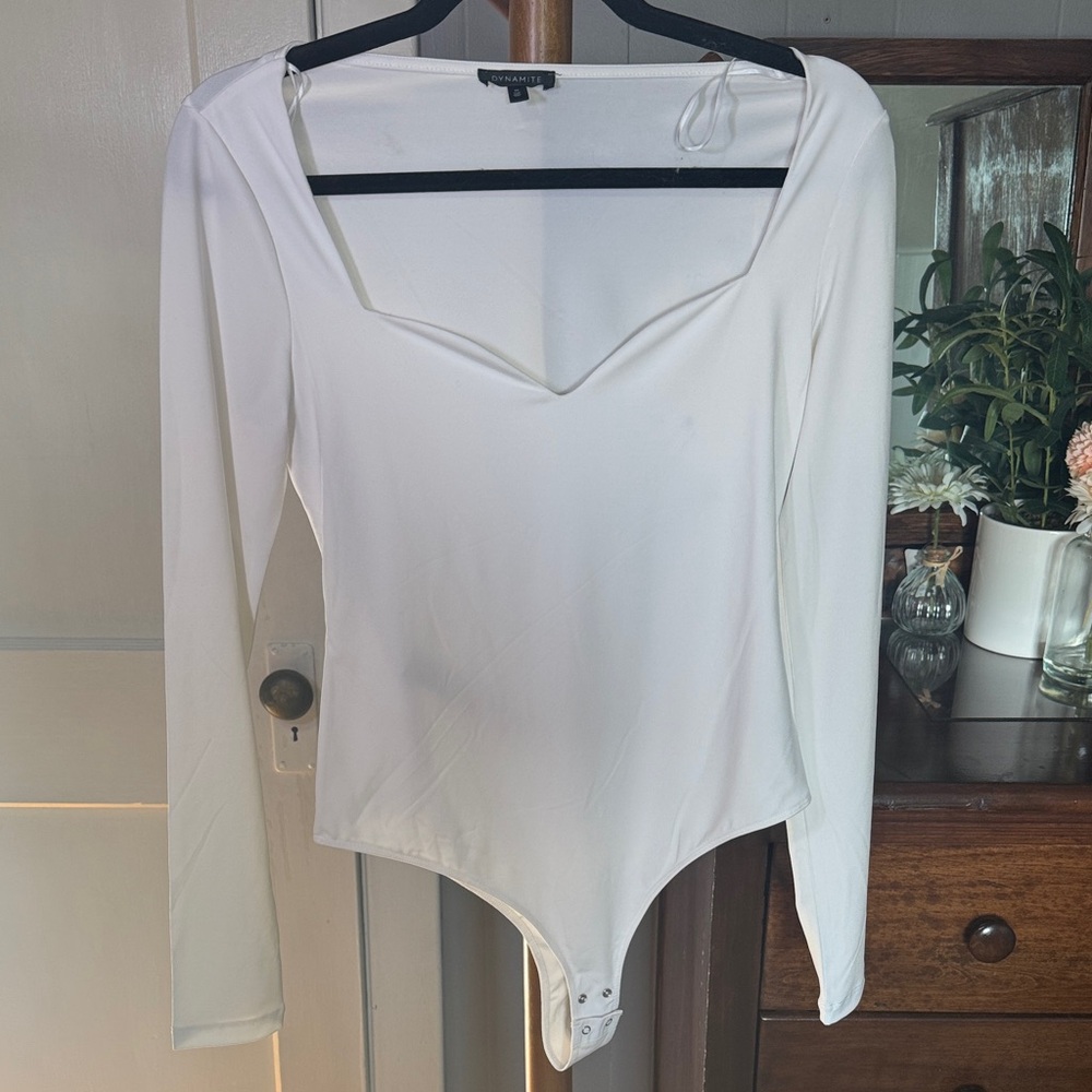 🤍 Dynamite Long Sleeve Sweetheart Neck Bodysuit — Size M